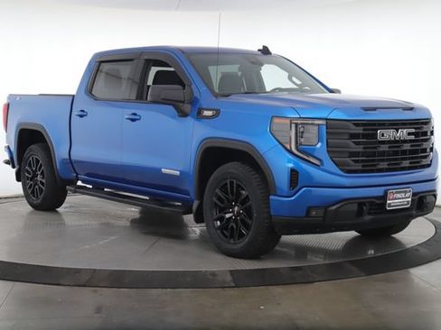 Used 2023 GMC Sierra 1500 Elevation w/ LPO, Elevation Black Package AWD/4WD image 2