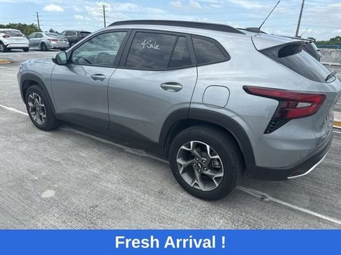 Used 2024 Chevrolet Trax LT FWD image 14