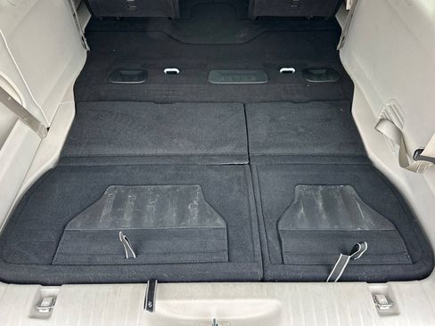 Used 2023 Chrysler Pacifica Touring-L FWD image 16