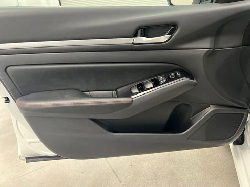Used 2025 Nissan Altima 2.5 SR image 11