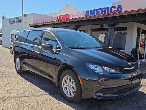 Used 2023 Chrysler Voyager LX image 1