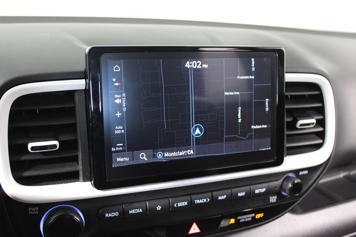 Used 2023 Hyundai Venue Limited FWD image 22