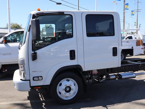 New 2024 Chevrolet Low Cab Forward image 7