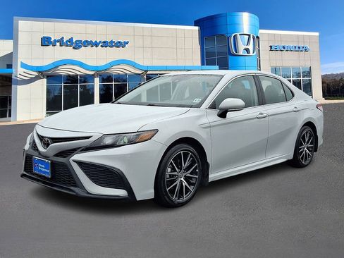 Used 2024 Toyota Camry SE w/ Cold Weather Package image 3