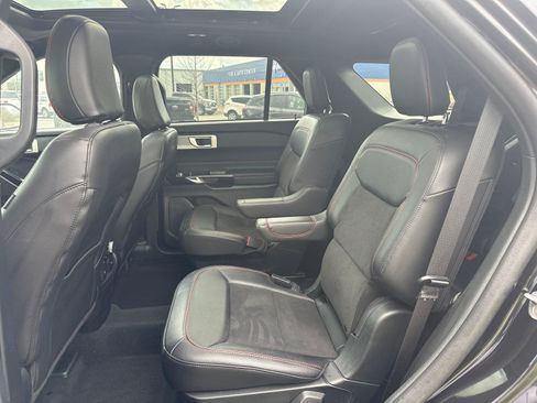 Used 2023 Ford Explorer ST-Line w/ Class IV Trailer Tow Package image 7