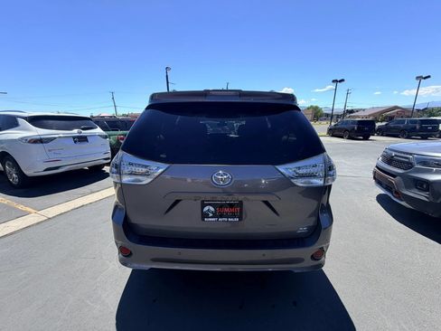Used 2019 Toyota Sienna SE w/ SE Preferred Package AWD/4WD image 5