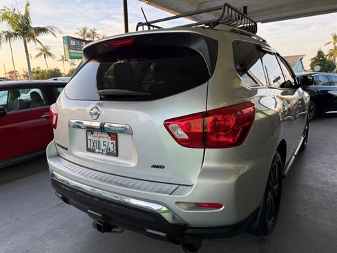Used 2017 Nissan Pathfinder S image 10
