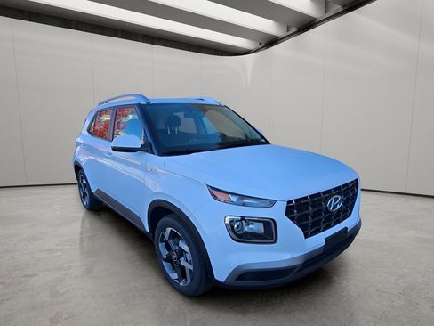 Used 2025 Hyundai Venue SEL image 7