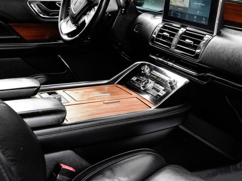 Used 2019 Lincoln Navigator Select w/ Technology Package image 20