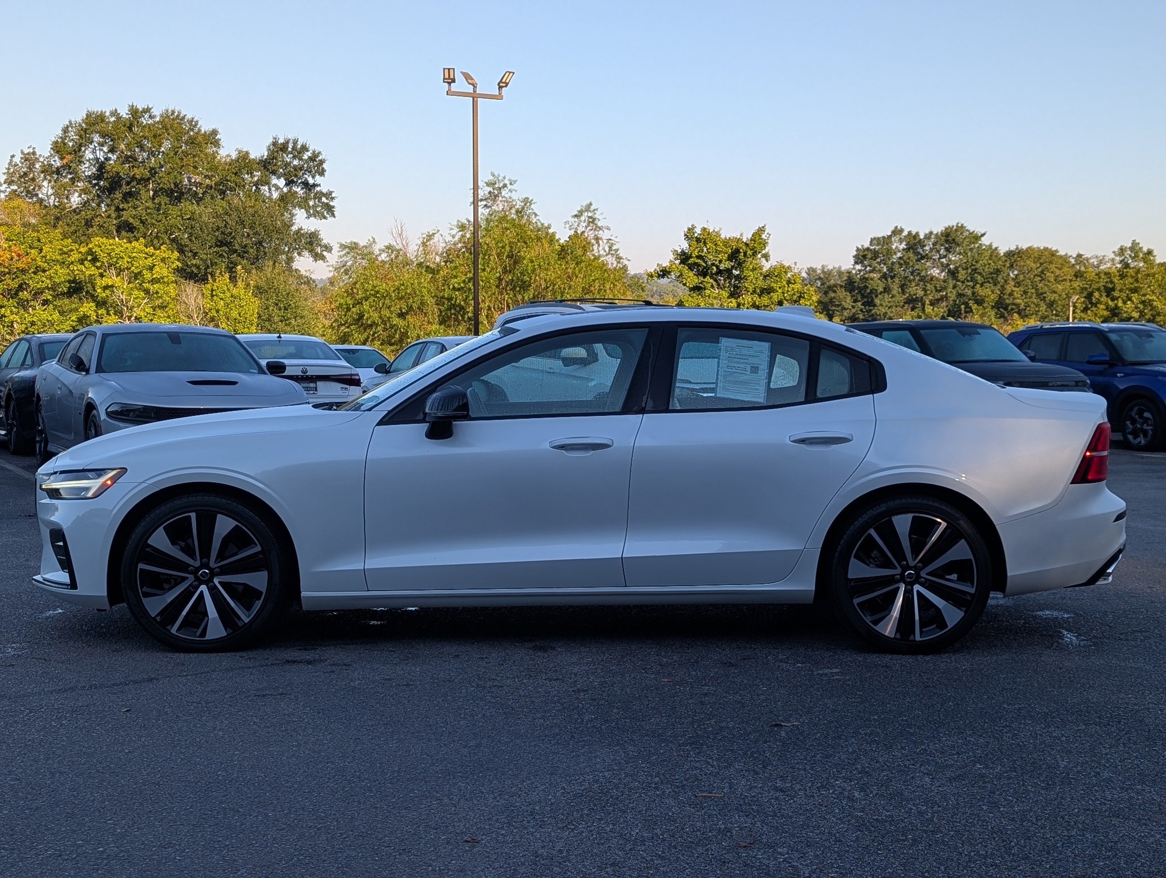 Used 2022 Volvo S60 B5 Momentum AWD/4WD image 6