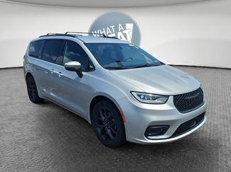 Used 2023 Chrysler Pacifica Touring-L w/ S Appearance Package AWD/4WD video 1