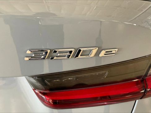 Used 2024 BMW 330e w/ Premium Package image 9