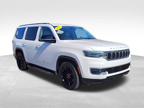 Used 2023 Jeep Wagoneer 4WD image 3