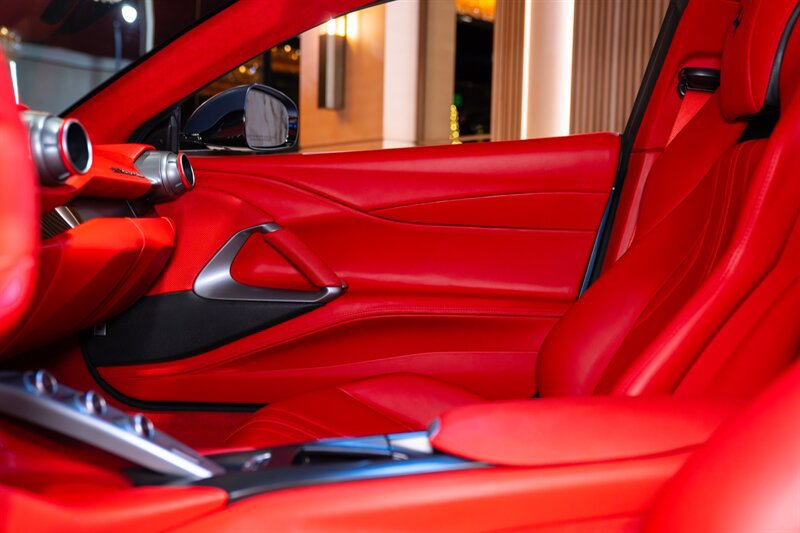 Used 2018 Ferrari 812 Superfast RWD image 17