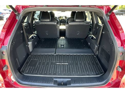 Used 2021 Toyota Highlander XSE FWD image 17
