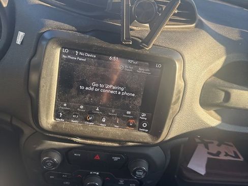 Used 2018 Jeep Renegade Altitude w/ UConnect 8.4 Nav Group FWD image 15