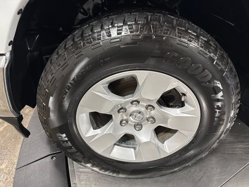 Used 2020 RAM 1500 Big Horn AWD/4WD image 2