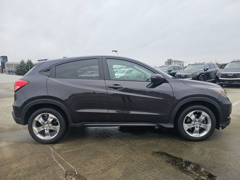 Used 2017 Honda HR-V EX image 9
