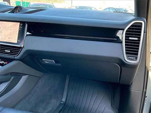 Used 2022 Porsche Cayenne image 26