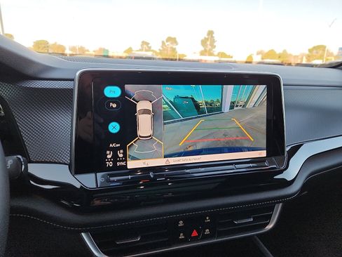 Used 2025 Volkswagen Atlas Cross Sport SEL Premium R-Line image 18