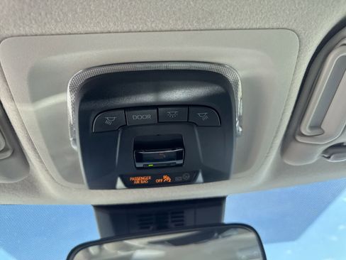 Used 2025 Toyota Corolla LE image 29