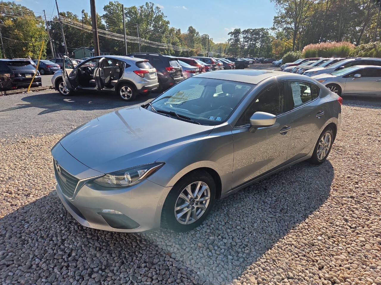 Used 2014 MAZDA MAZDA3 i Touring w/ Technology Package FWD image 4
