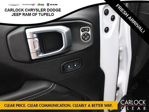 Used 2023 Jeep Gladiator Overland AWD/4WD image 14