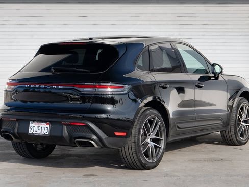 Certified 2025 Porsche Macan image 7