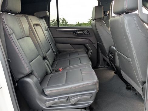 Used 2025 Chevrolet Suburban RST RWD image 20