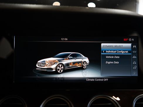 Used 2017 Mercedes-Benz E 300 image 28