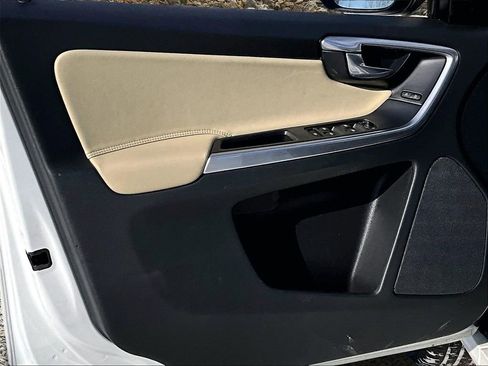 Used 2016 Volvo XC60 T6 w/ Climate Package image 21