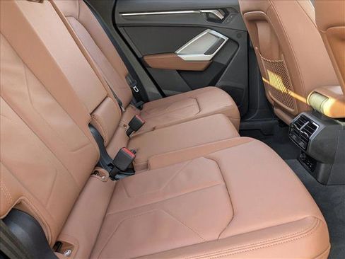 Certified 2025 Audi Q3 2.0T Premium image 17