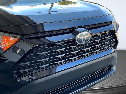 Used 2021 Toyota RAV4 LE FWD image 30