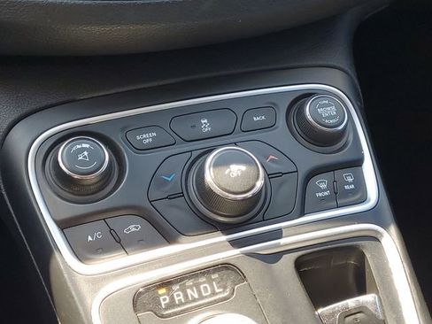 Used 2016 Chrysler 200 Limited image 22