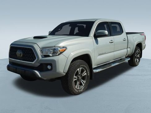 Used 2018 Toyota Tacoma TRD Sport w/ TRD Premium Sport Package image 3