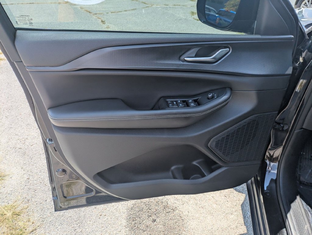 Used 2023 Jeep Grand Cherokee Altitude RWD image 11