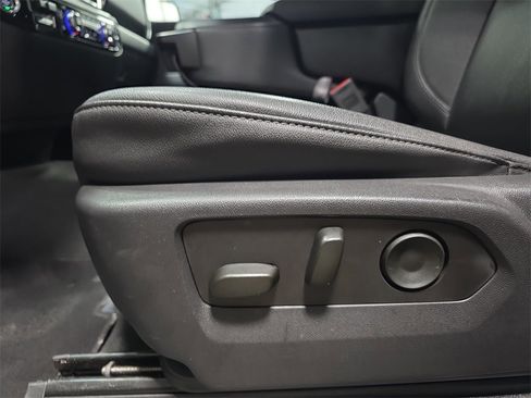 Certified 2025 GMC Sierra 1500 SLT image 30