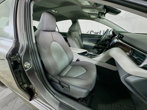 Used 2019 Toyota Camry LE w/ Convenience Package FWD image 30