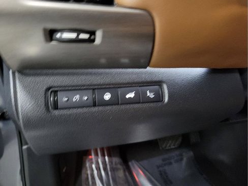 Used 2024 Nissan Pathfinder Platinum image 13