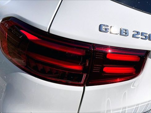 Used 2026 Mercedes-Benz GLB 250 4MATIC image 32