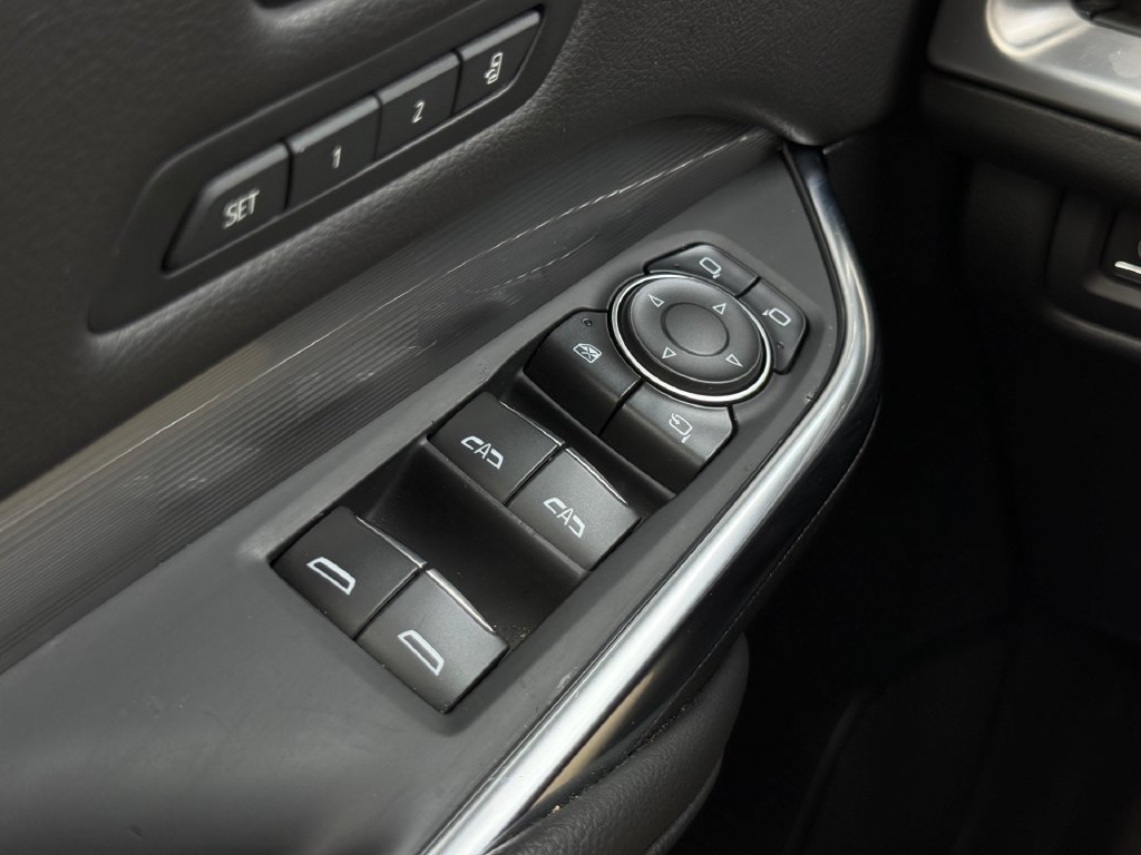 Used 2025 Cadillac XT4 Premium Luxury FWD image 7