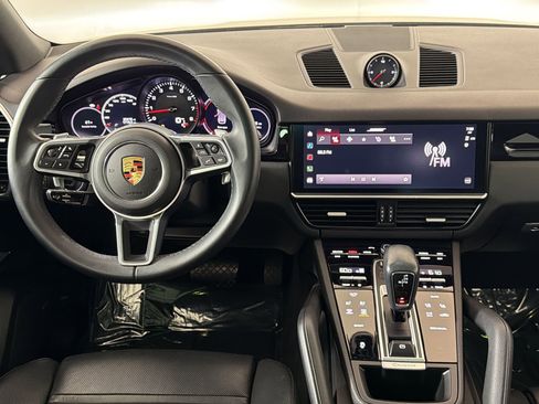 Certified 2022 Porsche Cayenne Platinum Edition image 21