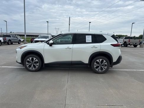 Used 2021 Nissan Rogue SV AWD/4WD image 3