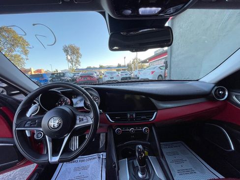 Used 2017 Alfa Romeo Giulia w/ Sport Appearance Package image 9