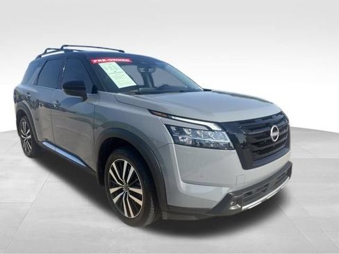 Used 2023 Nissan Pathfinder Platinum AWD/4WD image 6