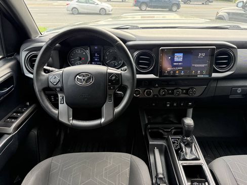 Used 2018 Toyota Tacoma TRD Sport AWD/4WD image 17