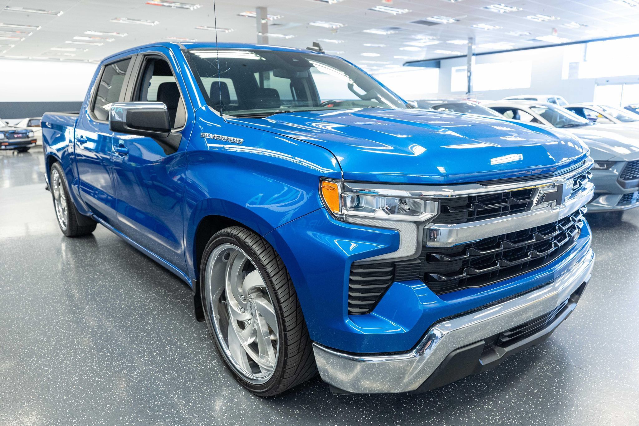 Used 2024 Chevrolet Silverado 1500 LT RWD image 3