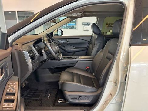 Certified 2023 Nissan Rogue SL w/ SL Premium Package AWD/4WD image 16