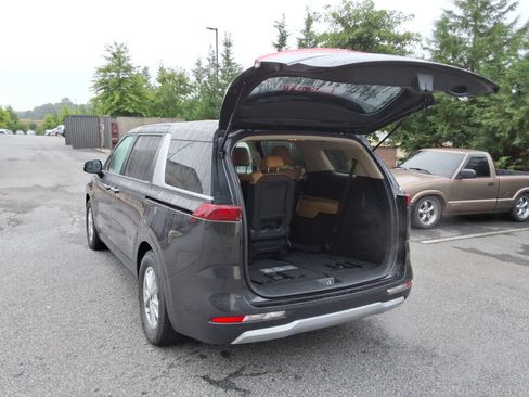 Used 2024 Kia Carnival LX FWD image 10