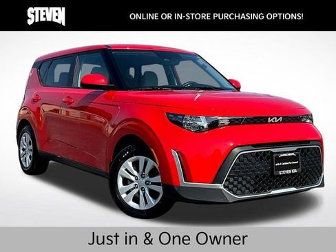 Used 2025 Kia Soul LX FWD image 1